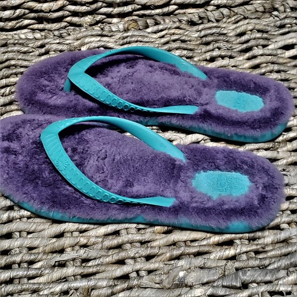 UGG Shoes - UGG Fluffy Flip Flops Size 9